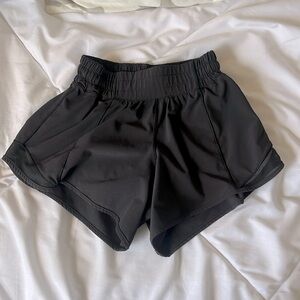 Lululemon hotty hot 4 inch shorts